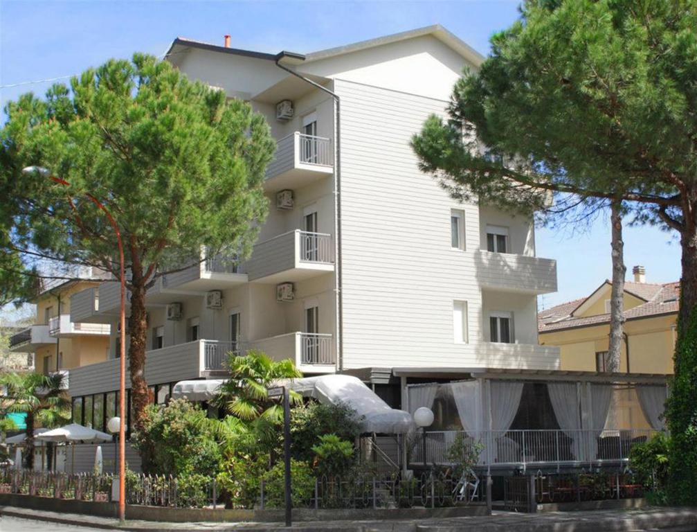 Hotel Loretta & Dependance Cervia Exterior foto